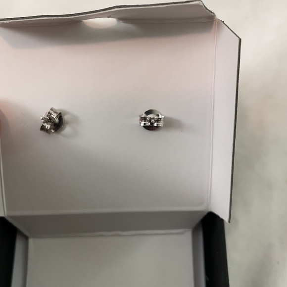 NWT sterling silver 1/10ct diamond earrings - Picture 2 of 4